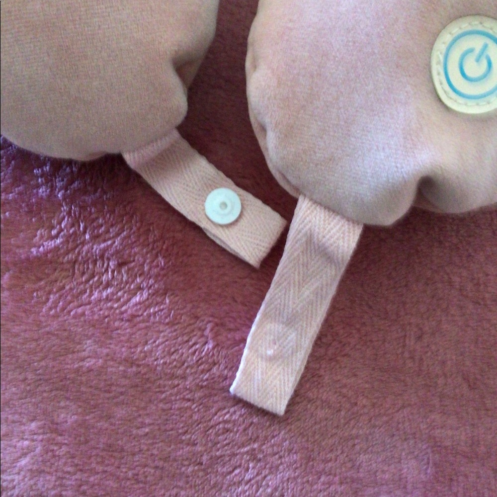 Neck pillow/massager